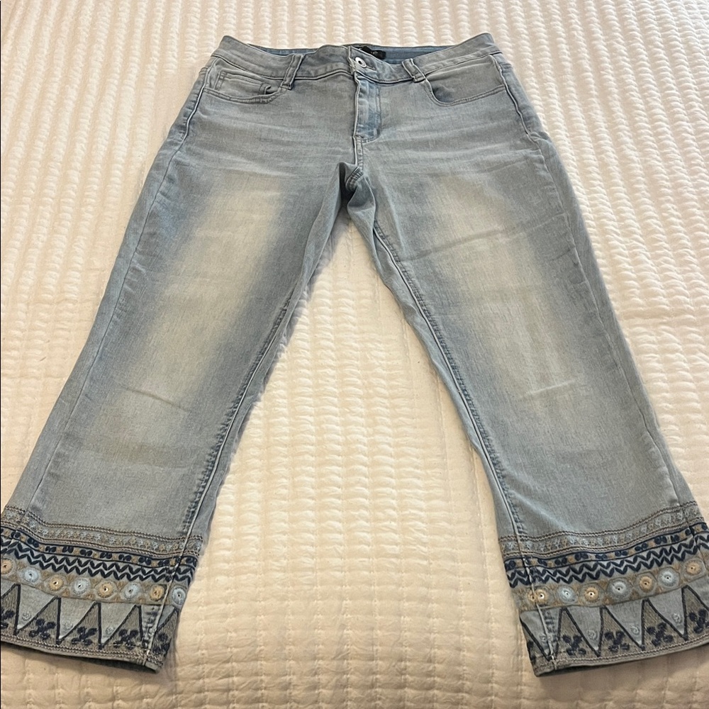 Women’s size 6 Embossed Charlie Jeans